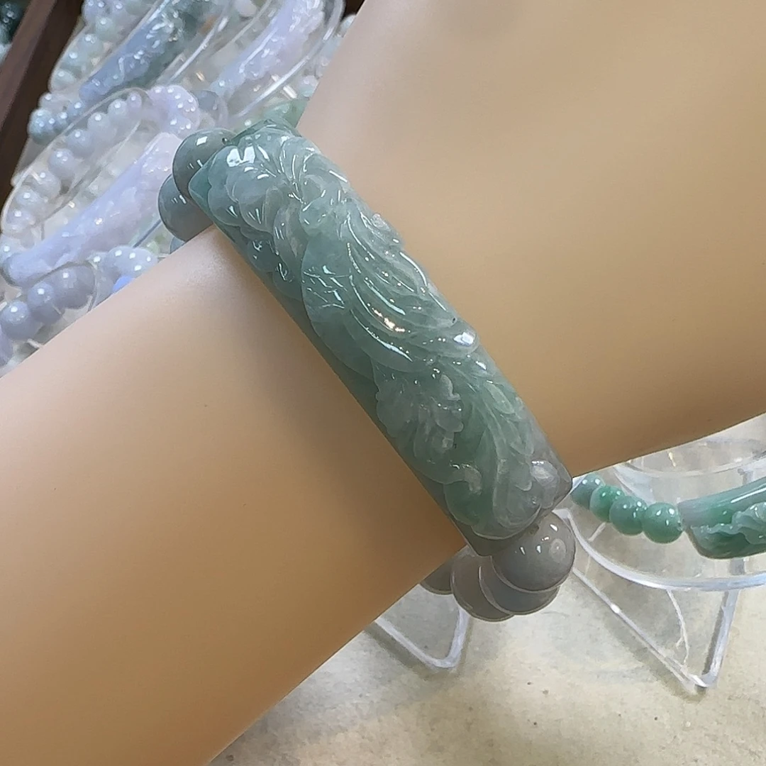 翡翠未镶嵌颈饰手牌