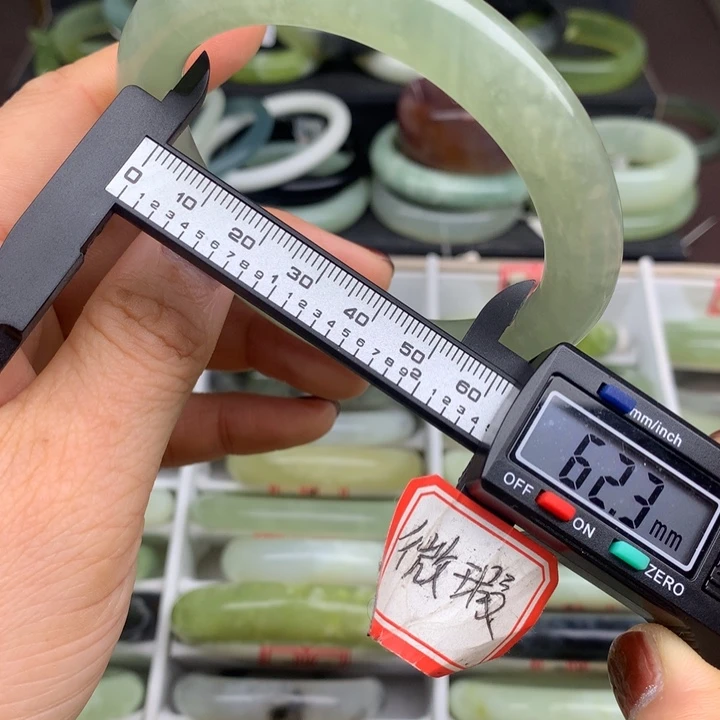 蛇纹石玉未镶嵌手镯847