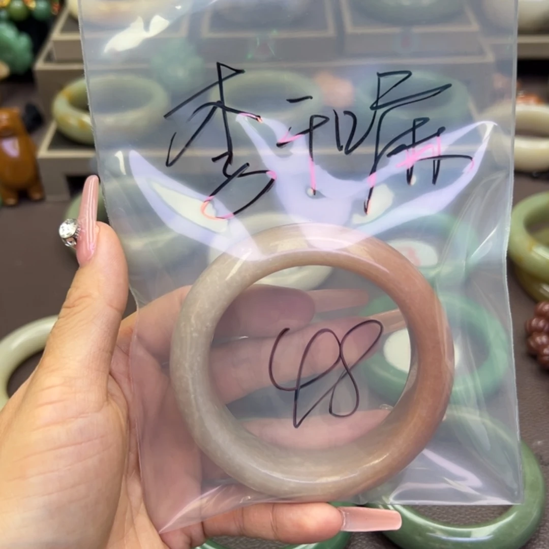未镶嵌手镯石英岩玉李**❓