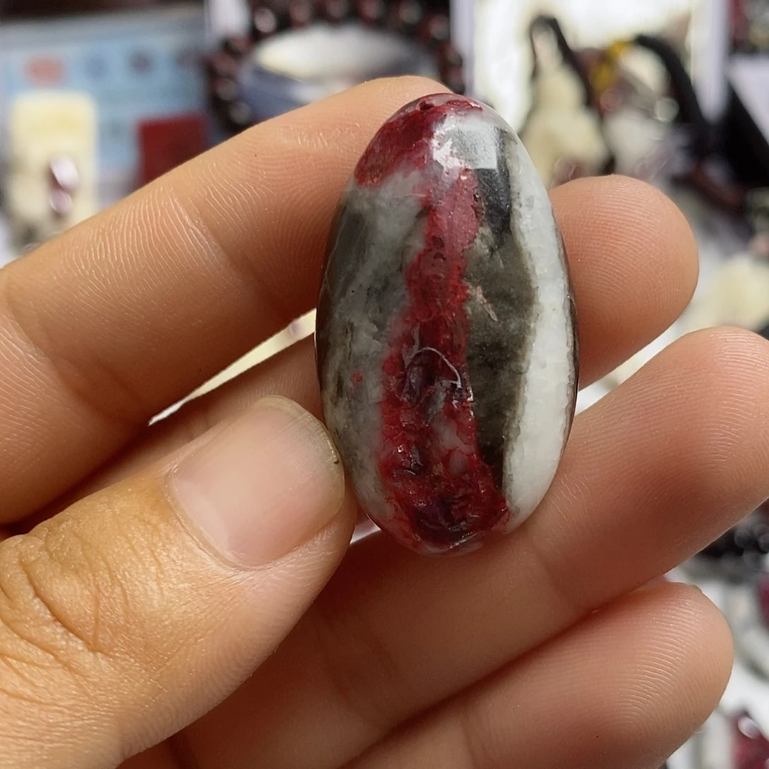 天然辰砂原石晶体吊坠