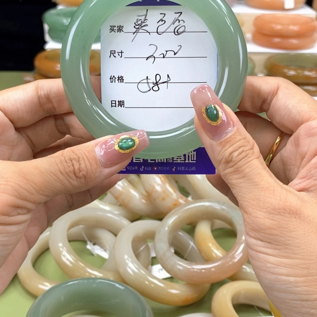 爽***.石英岩玉手镯未镶嵌