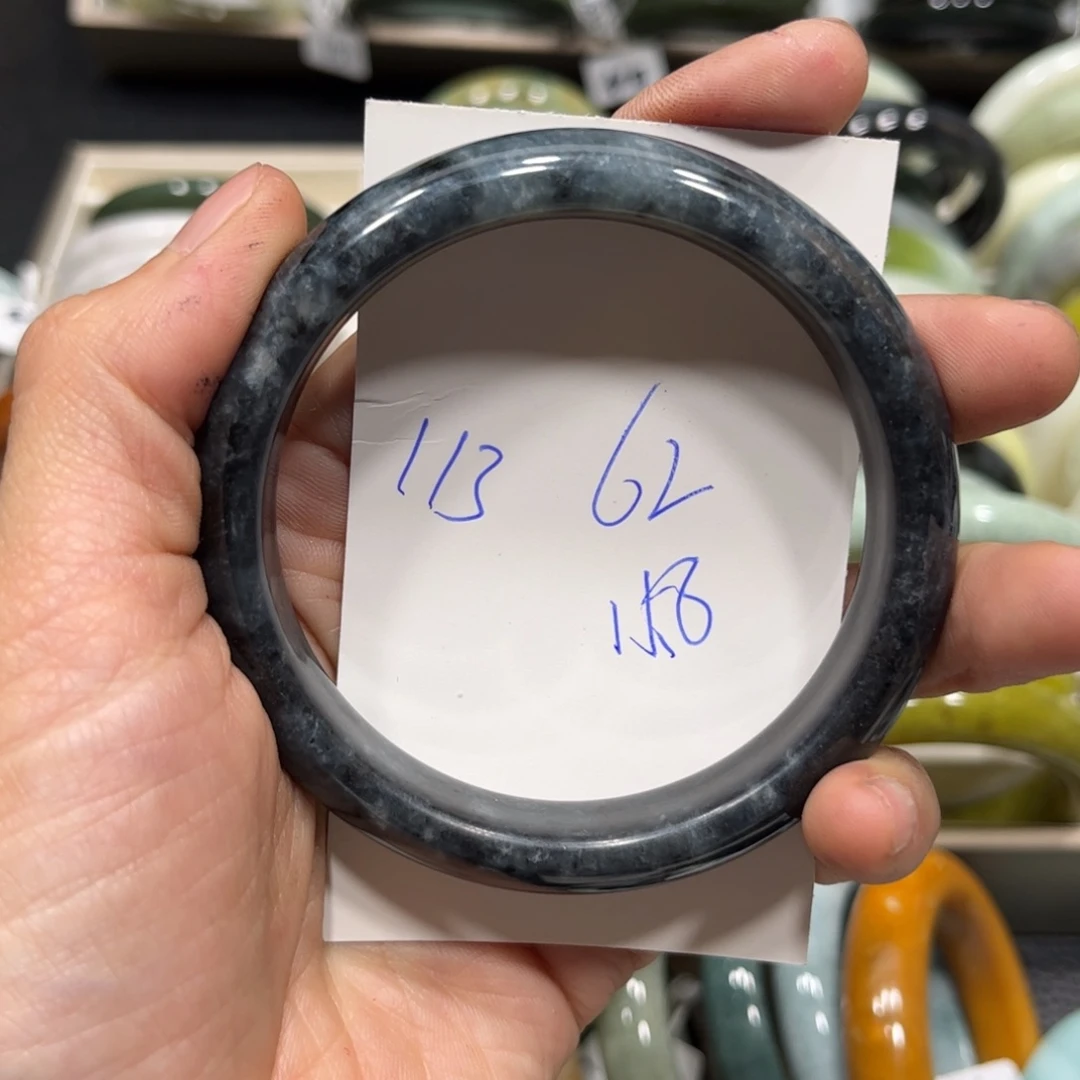 蛇纹石玉手镯未镶嵌小***?