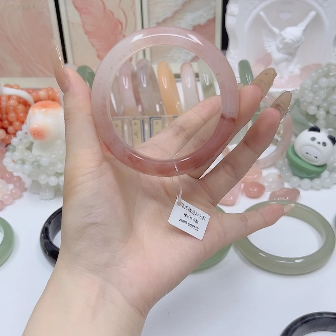 夏***勤石英质玉未镶嵌手镯