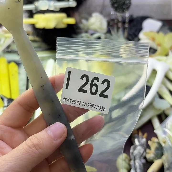阿***一蛇纹石玉合金发饰