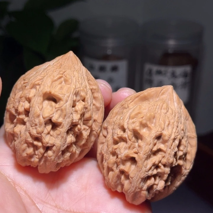 文玩核桃吊坠         41/57.5克