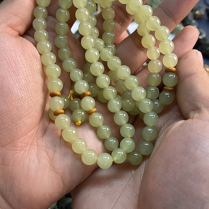 未镶嵌蛇纹石玉珠宝奇石