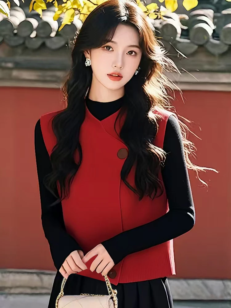 本命年新年衣服新中式红色盘扣针织马甲叠穿内搭高级感上衣女春季