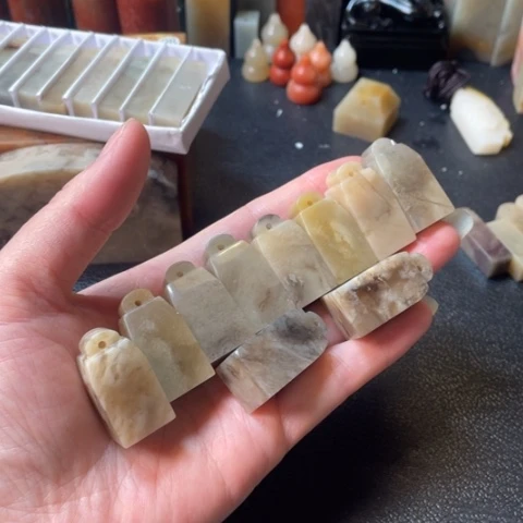伊犁石印石10个1.5*1.5，高3左右