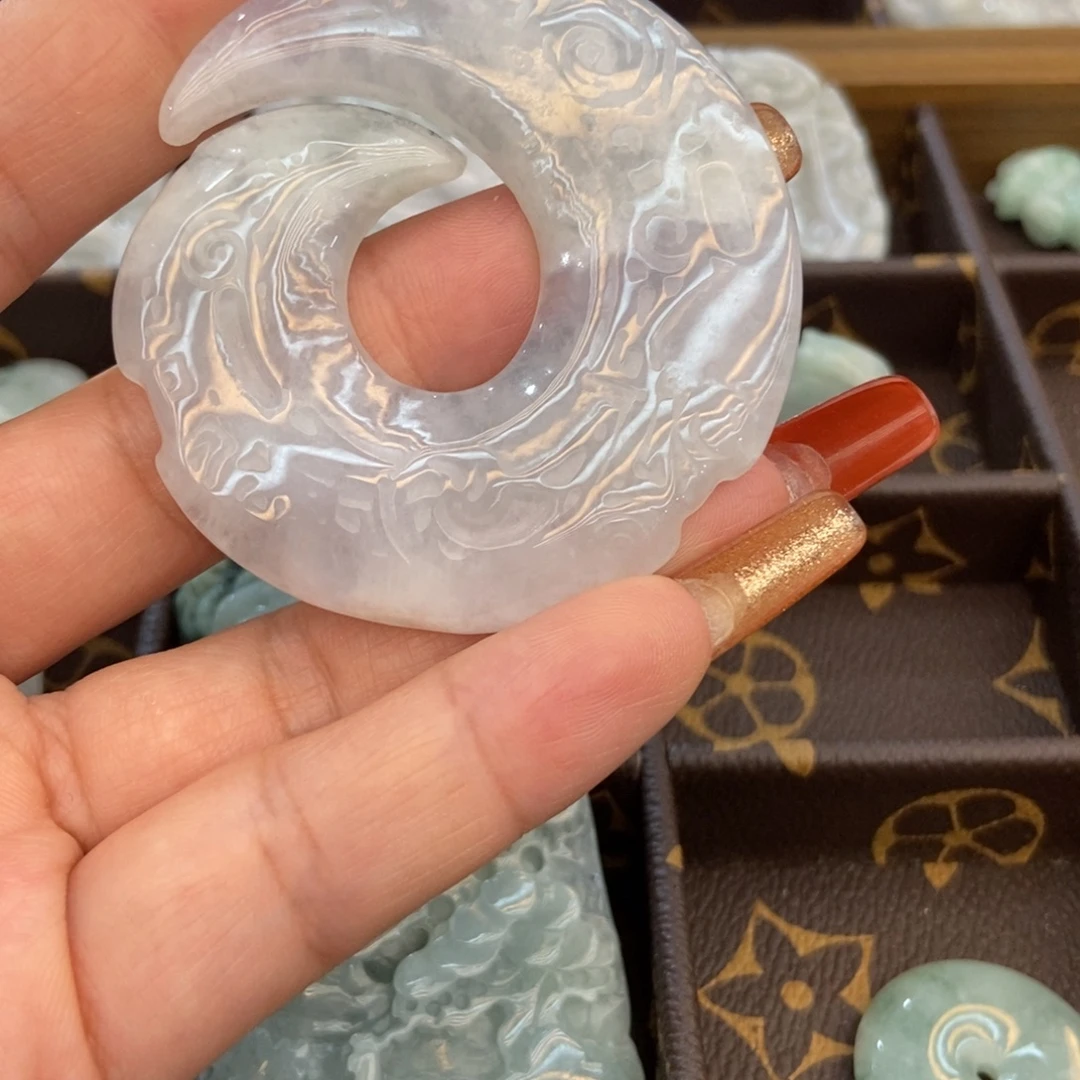 翡翠未镶嵌颈饰翡翠首饰