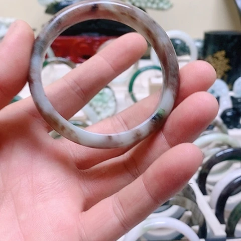 未镶嵌独山玉手镯