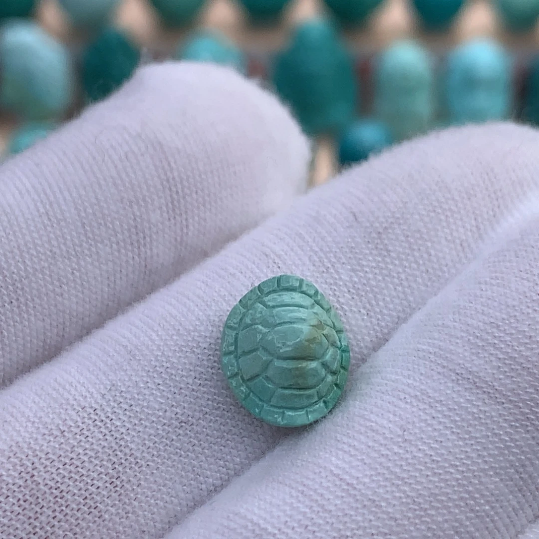 绿松石未镶嵌珠宝奇石原矿绿松石富甲背云