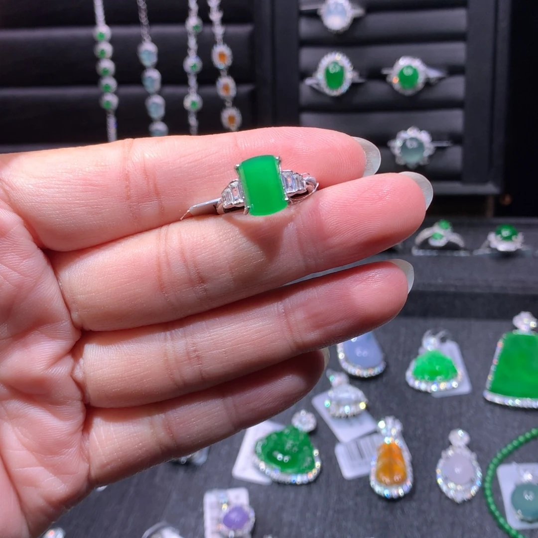 翡翠银S925镶嵌颈饰翡翠