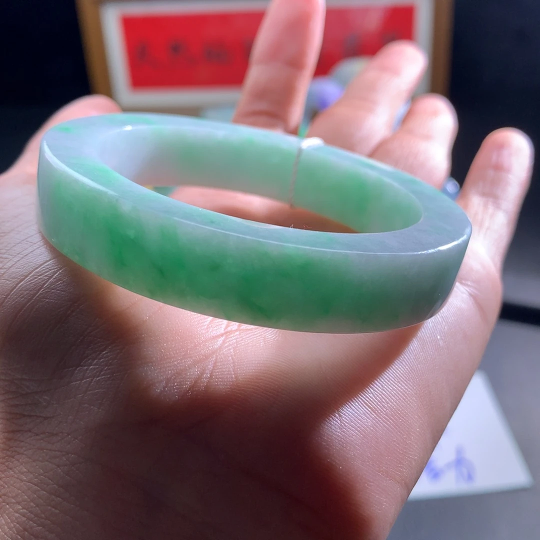 庄***妞定制翡翠未镶嵌翡翠