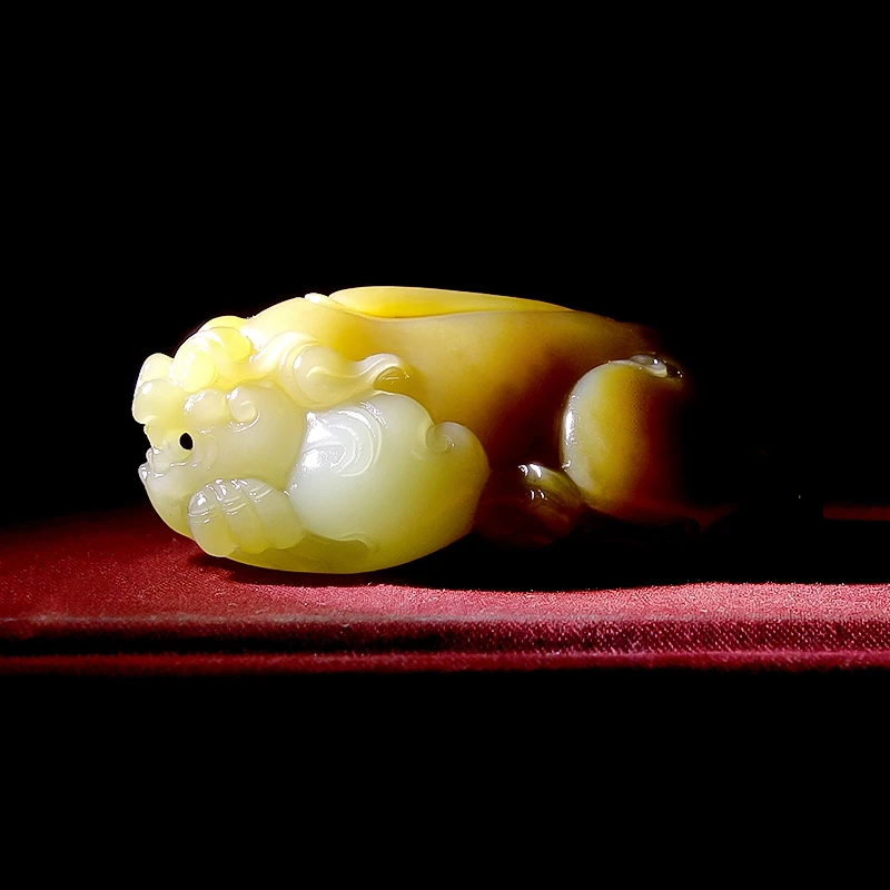 和田玉红糖白肉精雕貔貅