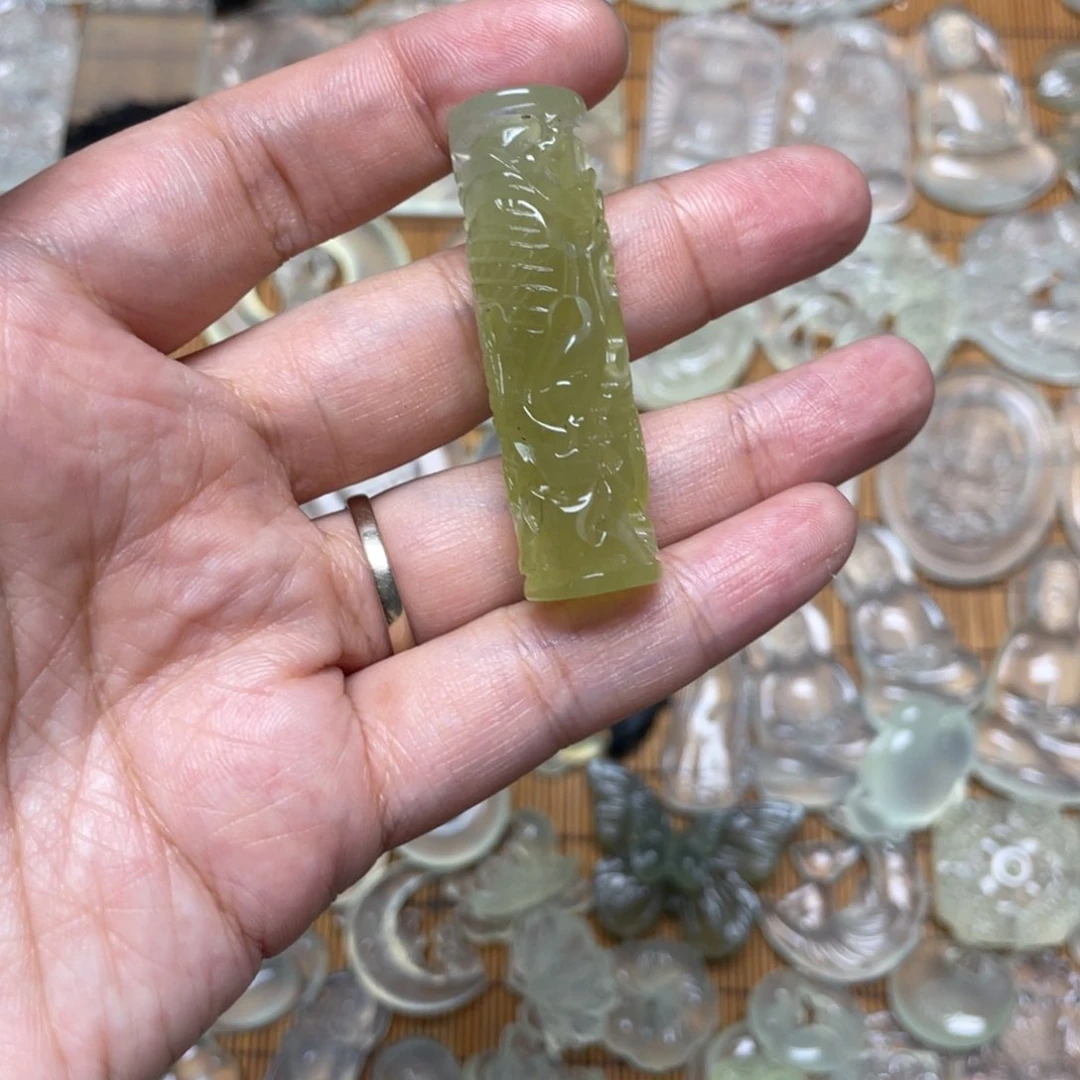 未镶嵌蛇纹石玉颈饰