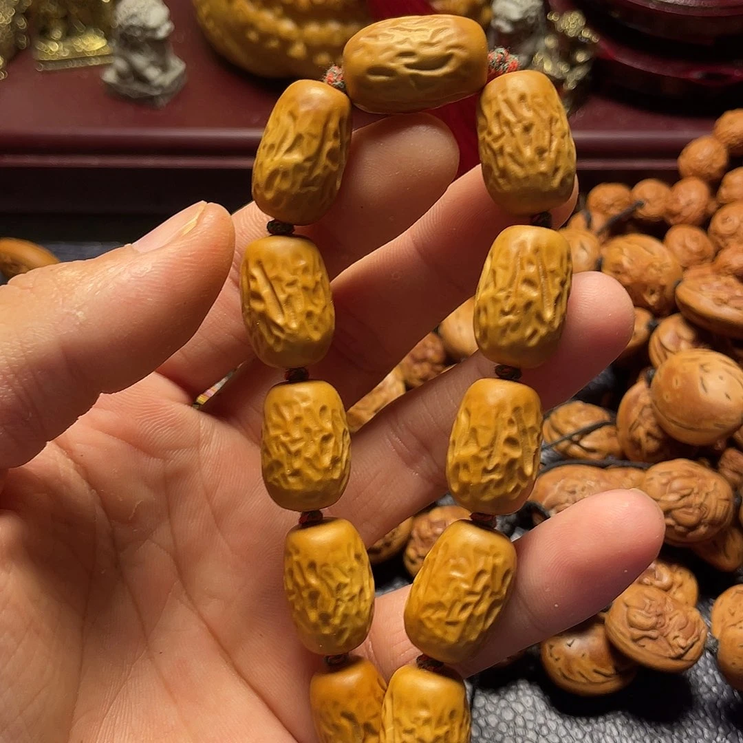 橄榄核雕刻大枣手持