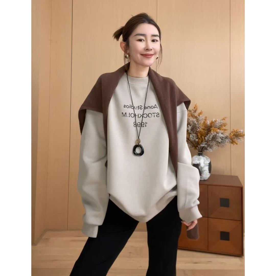 玖了个玖 2025秋季新品极简百搭螺纹领口字母宽松卫衣 2509C5572