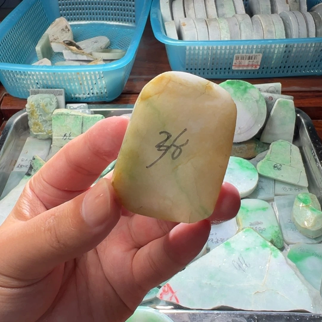 未镶嵌挂件翡翠翡翠原石