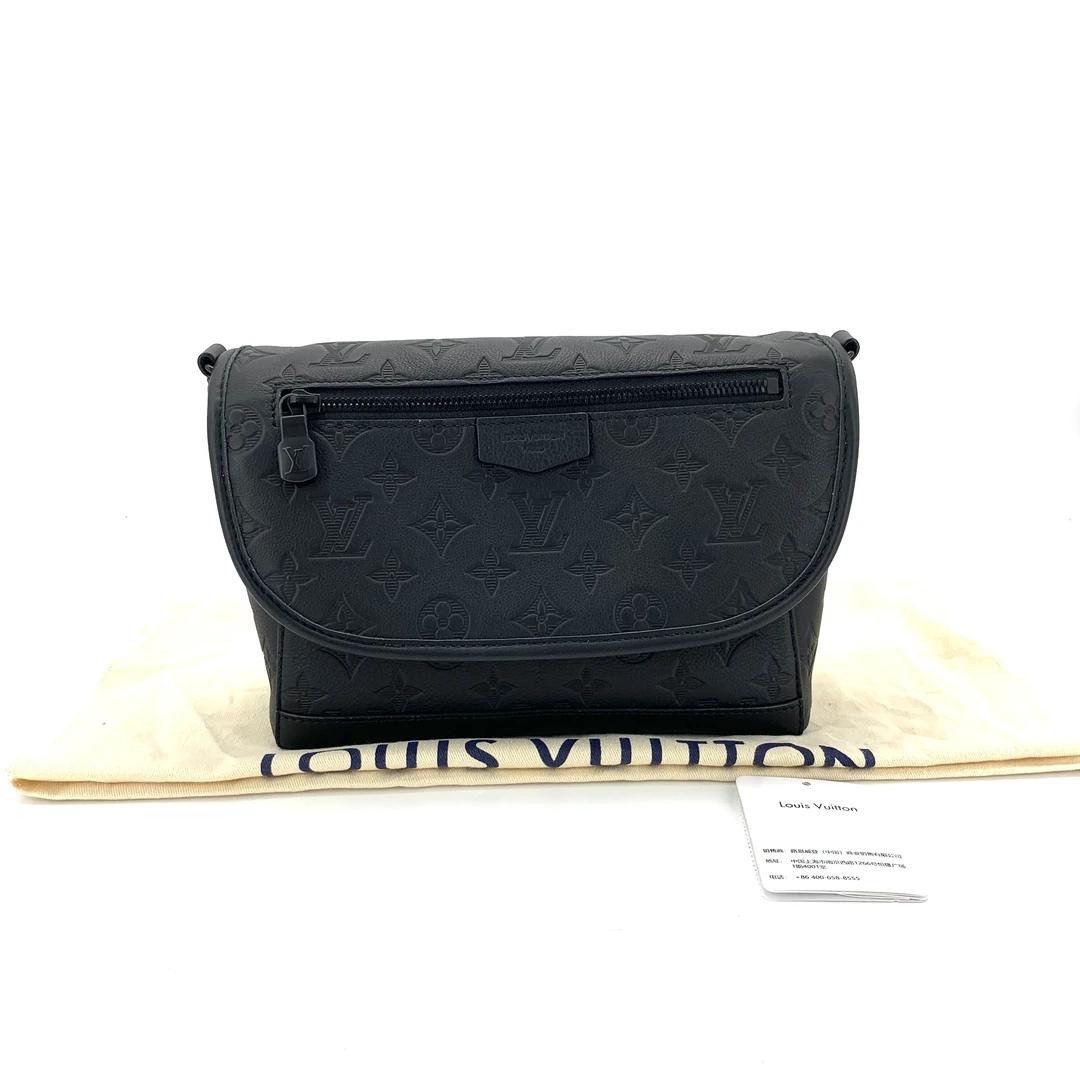 99新 LouisVuitton/路易威登 黑色全皮压花大号斜挎包  尺寸27/17