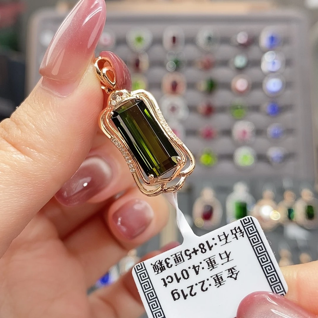 18K金镶嵌颈饰碧玺4.01。