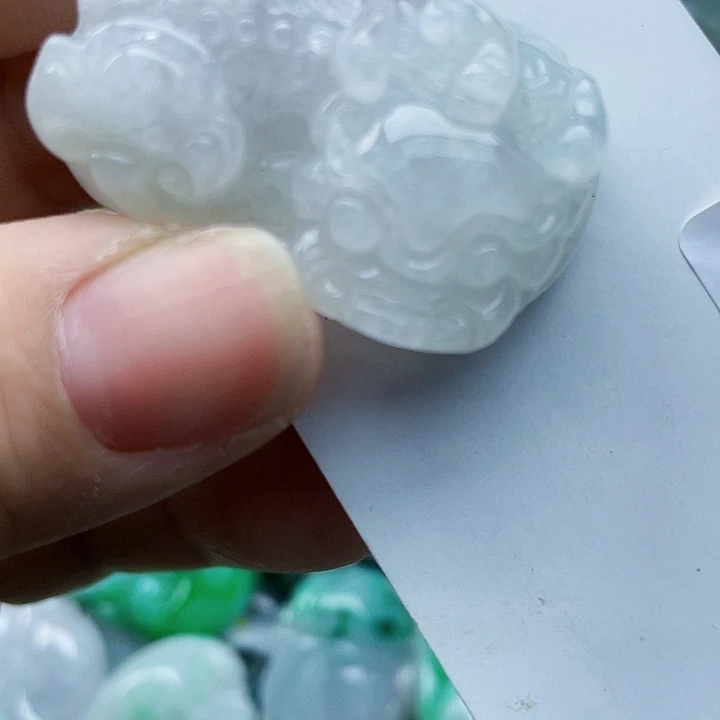 翡翠未镶嵌颈饰好