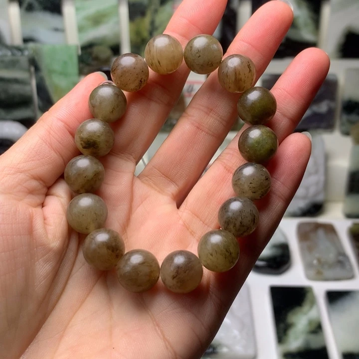 独山玉未镶嵌颈饰