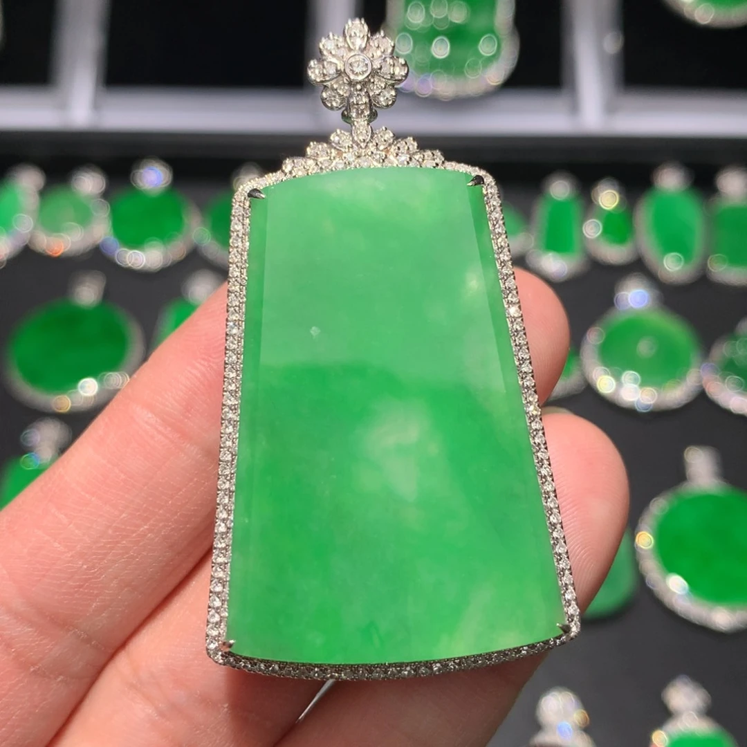 翡翠颈饰18K金镶嵌翡翠