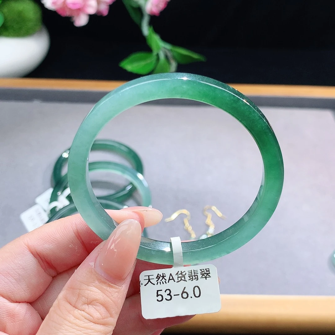 未镶嵌手镯（圆镯）翡翠
