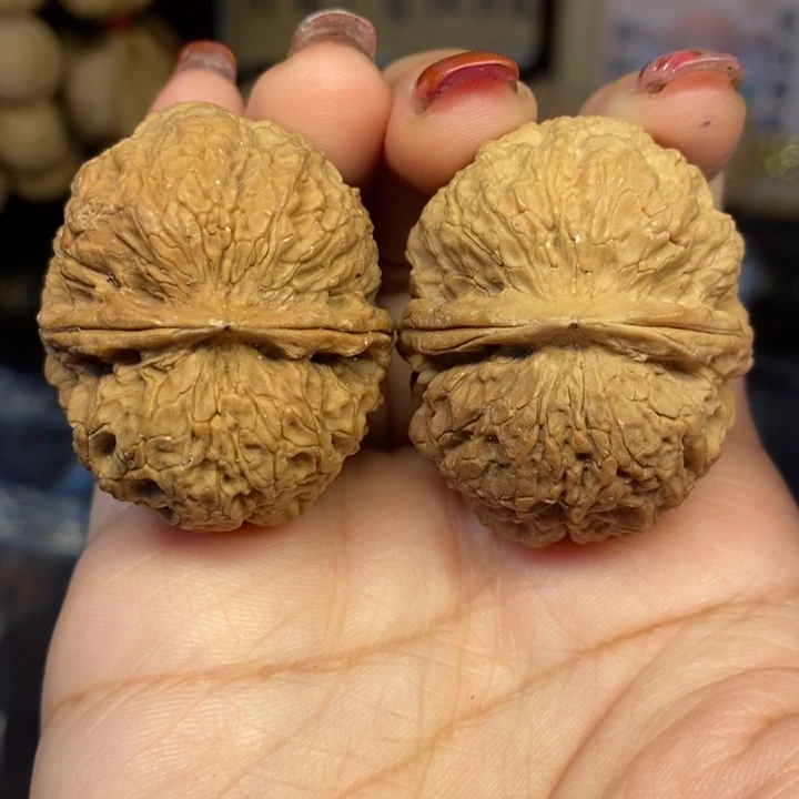 文玩核桃吊坠11铁绣球