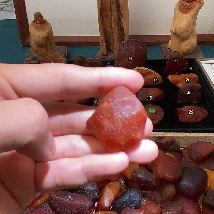 裸石琥珀未镶嵌金胶蜜