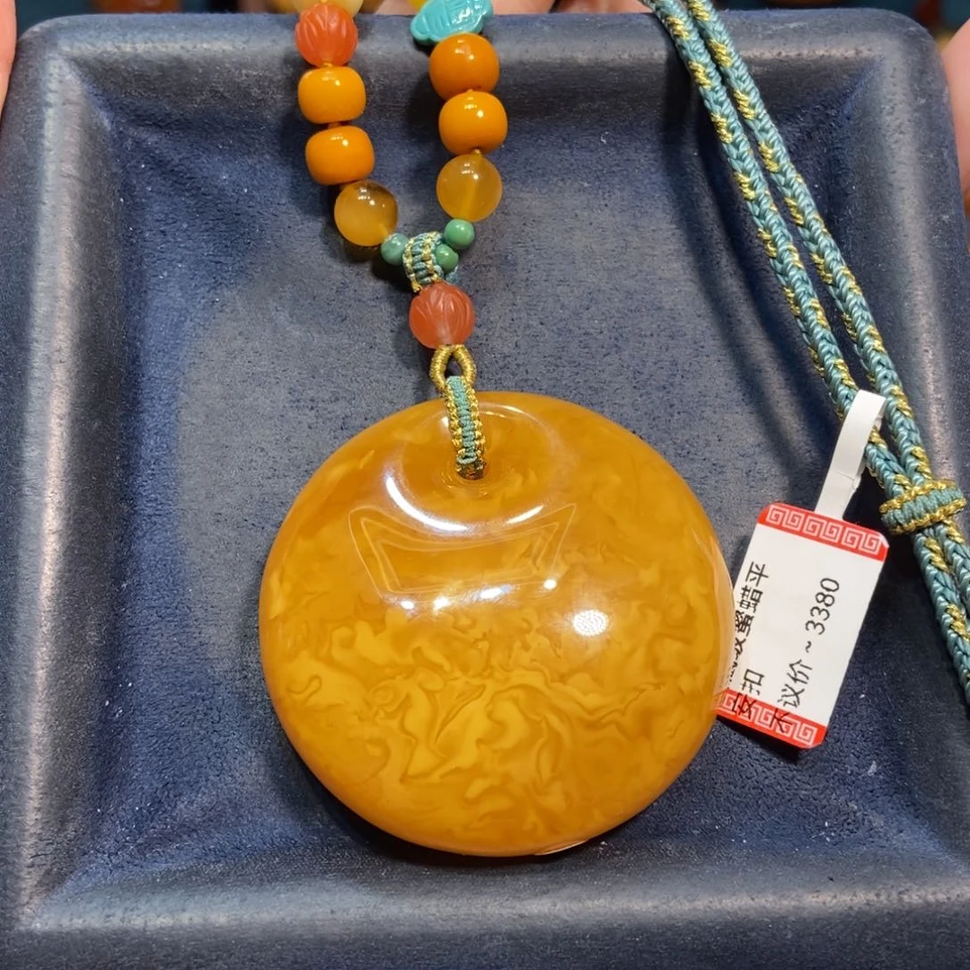 琥珀未镶嵌颈饰蜜蜡