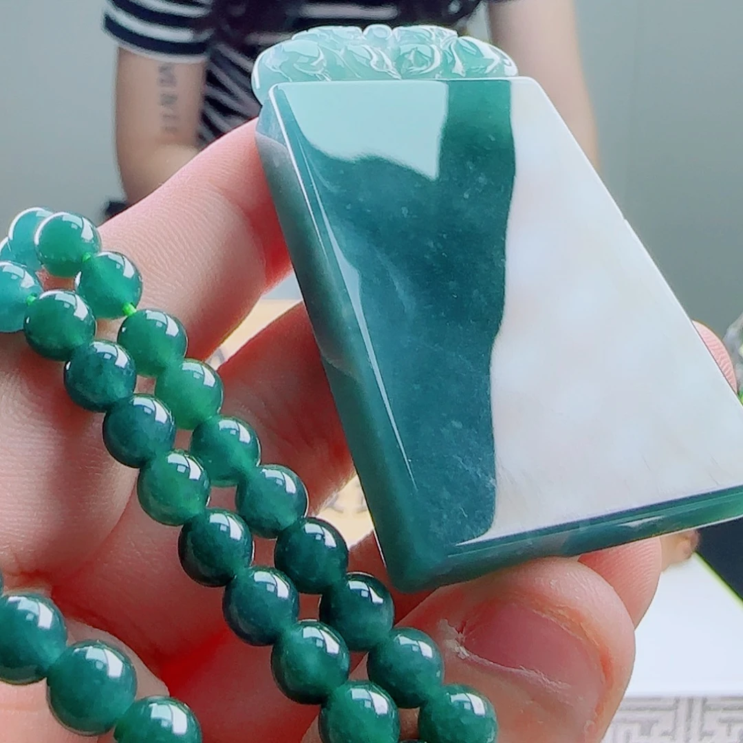 翡翠未镶嵌颈饰1111