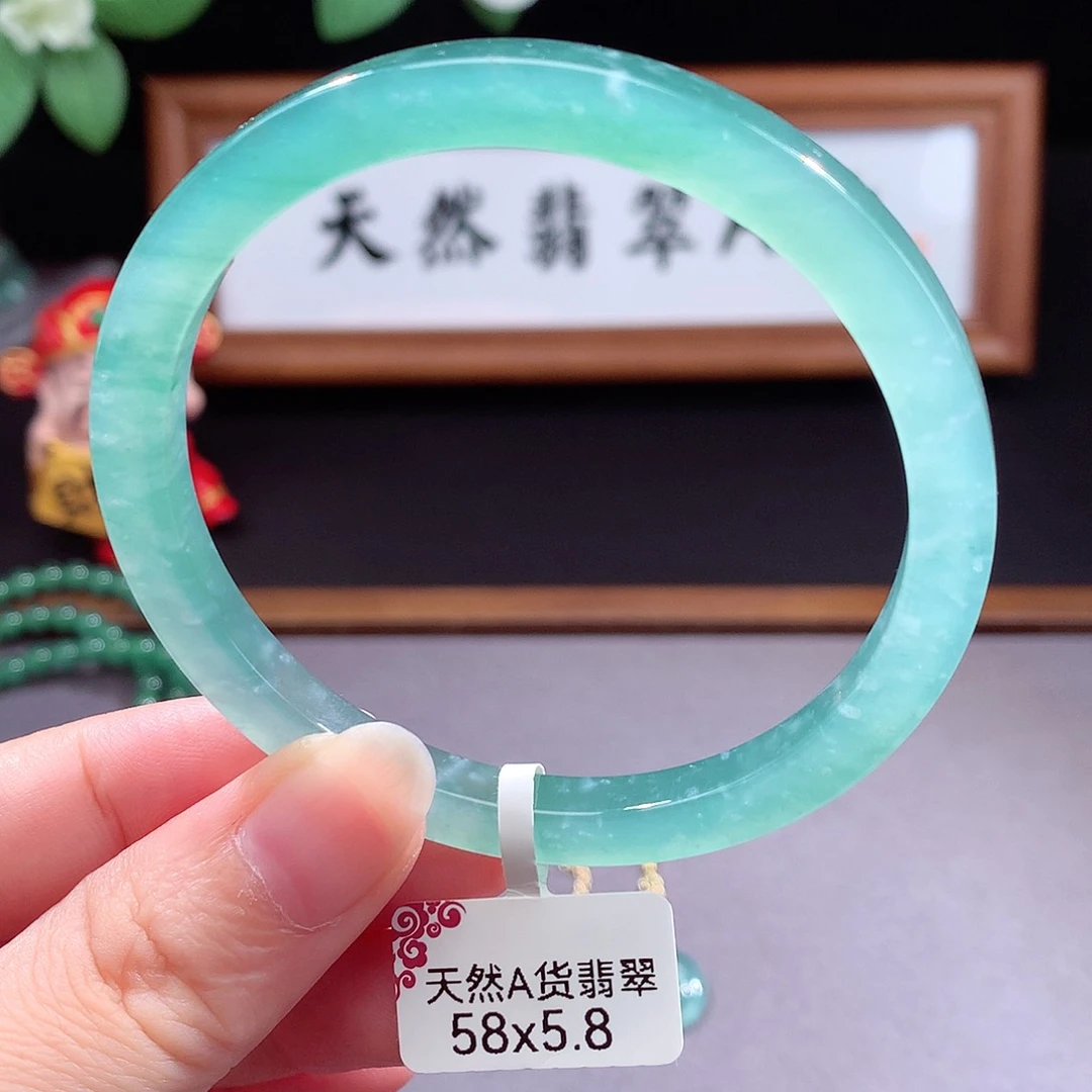 未镶嵌手镯（圆镯）翡翠