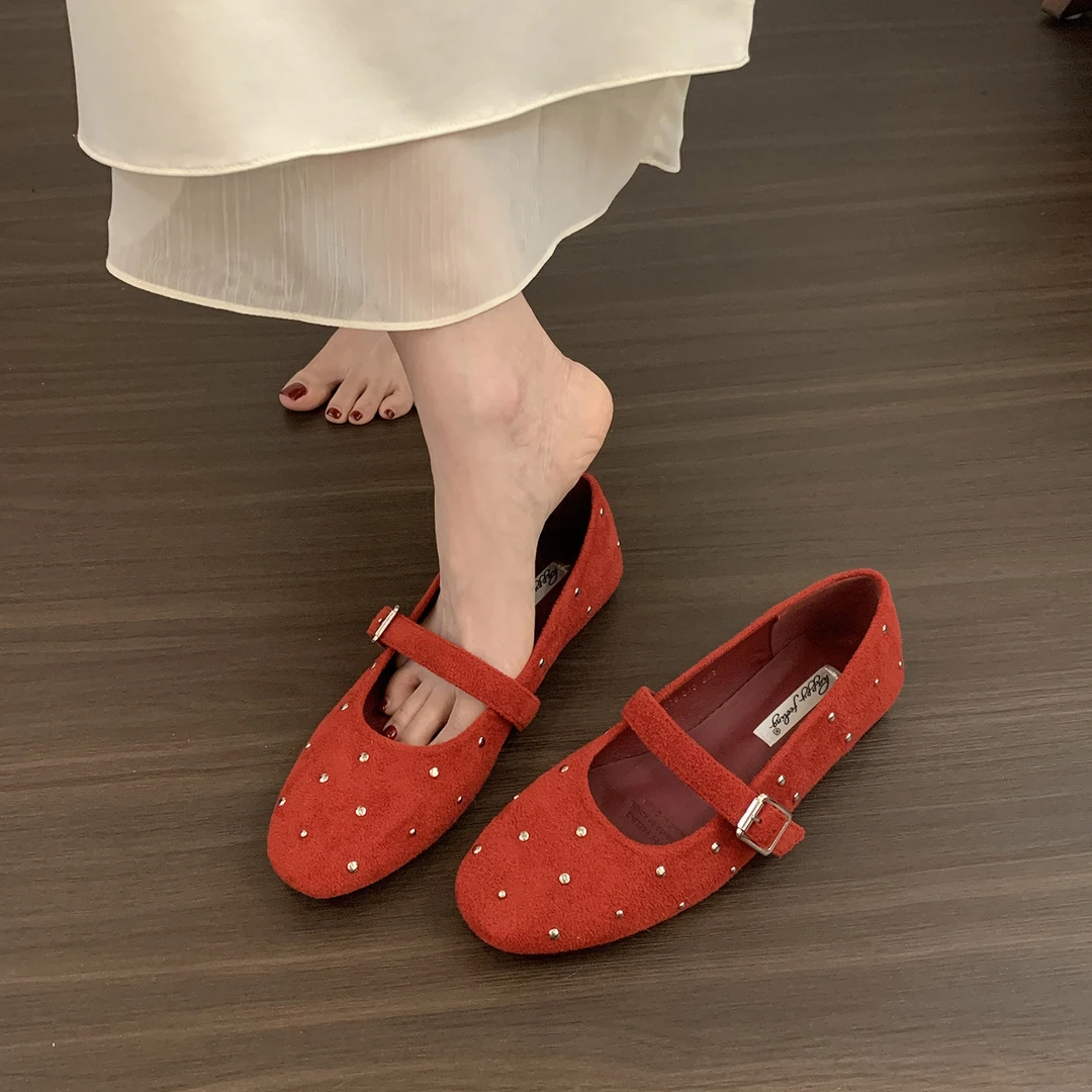 仙女风圆头一字扣铆钉玛丽珍鞋女2026春新款温柔气质浅口晚晚单鞋
