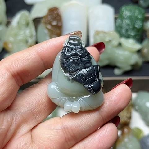和田玉颈饰未镶嵌龍**人