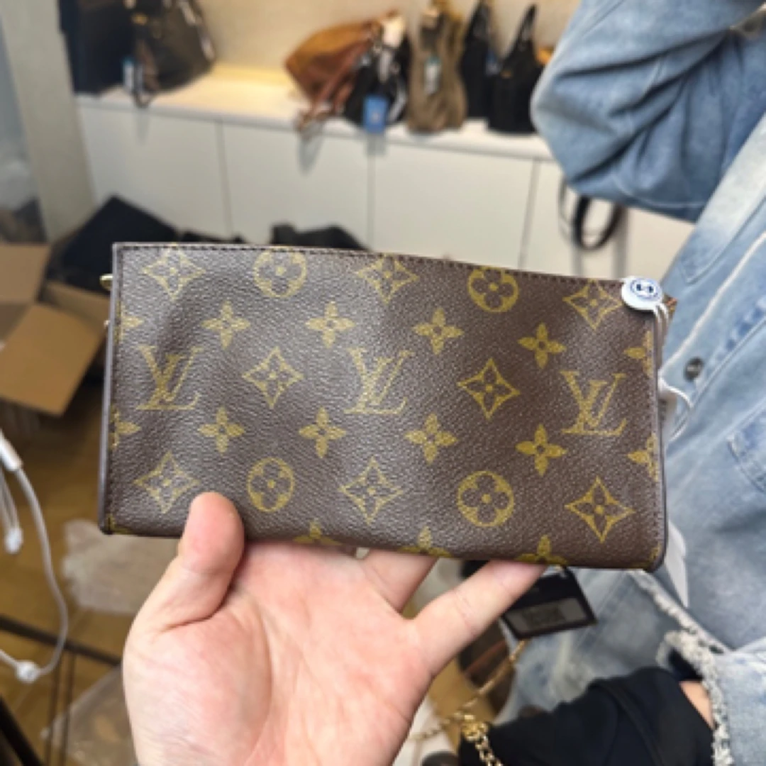 95新 LV 95新路易威登/斜挎大子袋