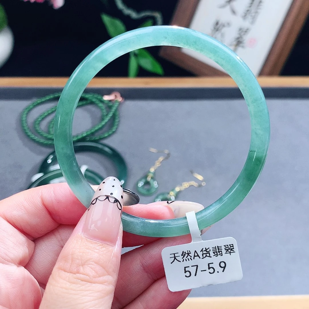 翡翠手镯（圆镯）未镶嵌