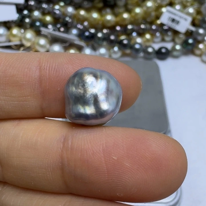 某***笑未镶嵌颈饰海水珍珠