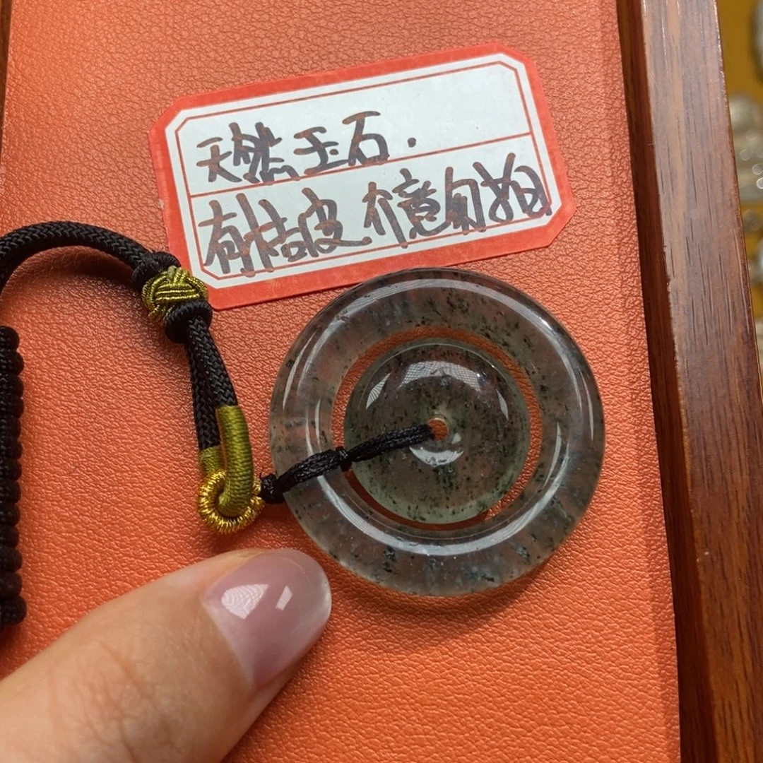 颈饰未镶嵌石英质玉