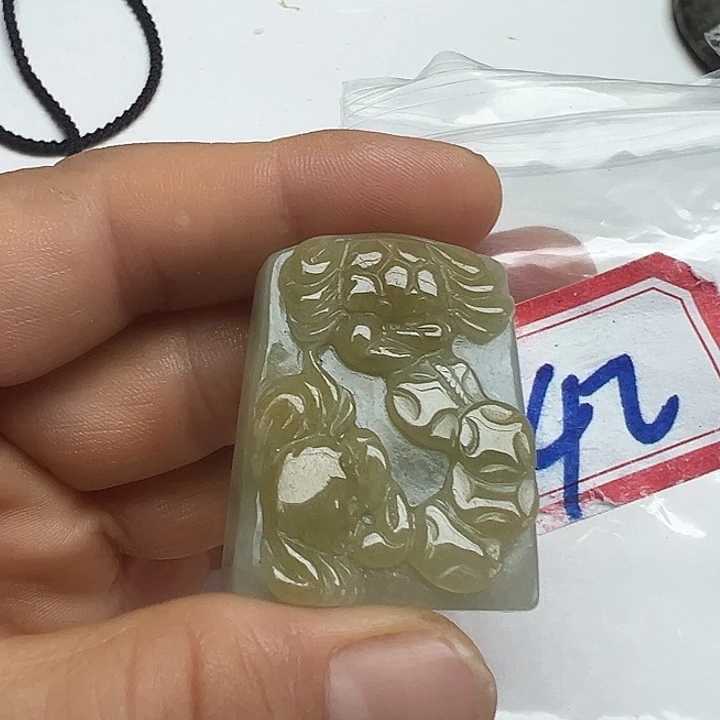 翡翠未镶嵌吊坠(不含链)y****s