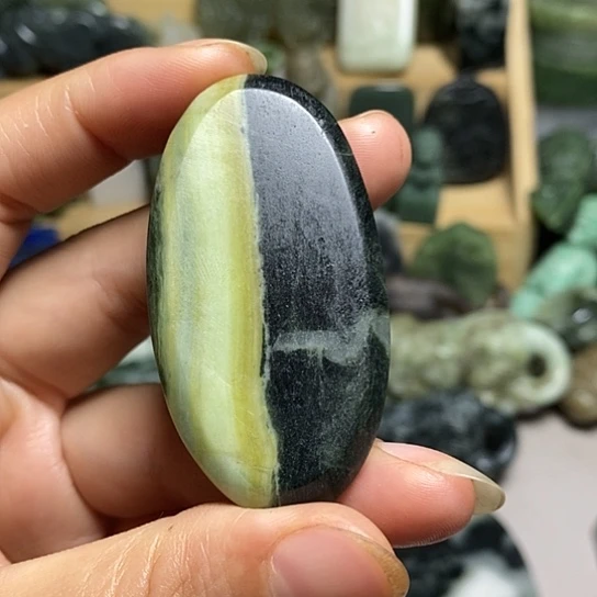 独山玉未镶嵌珠宝半成品