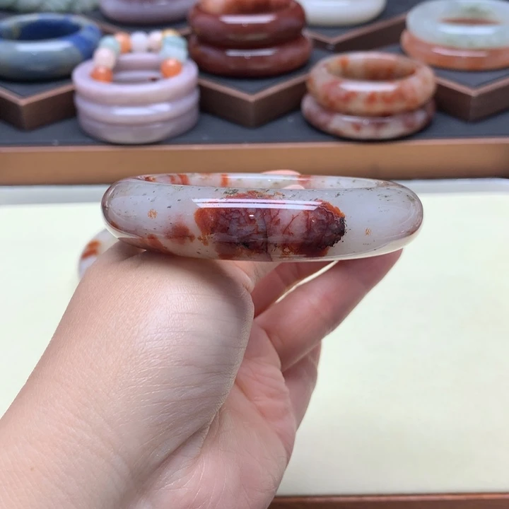 石英质玉（佘太翠）手镯合金