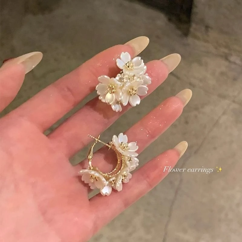 法式超仙白色茉莉花朵耳圈女轻奢小众高级感耳饰耳环显脸瘦耳钉