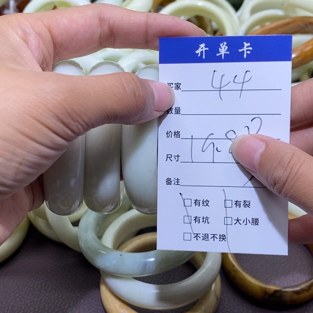 未镶嵌蛇纹石玉手镯叮*猫