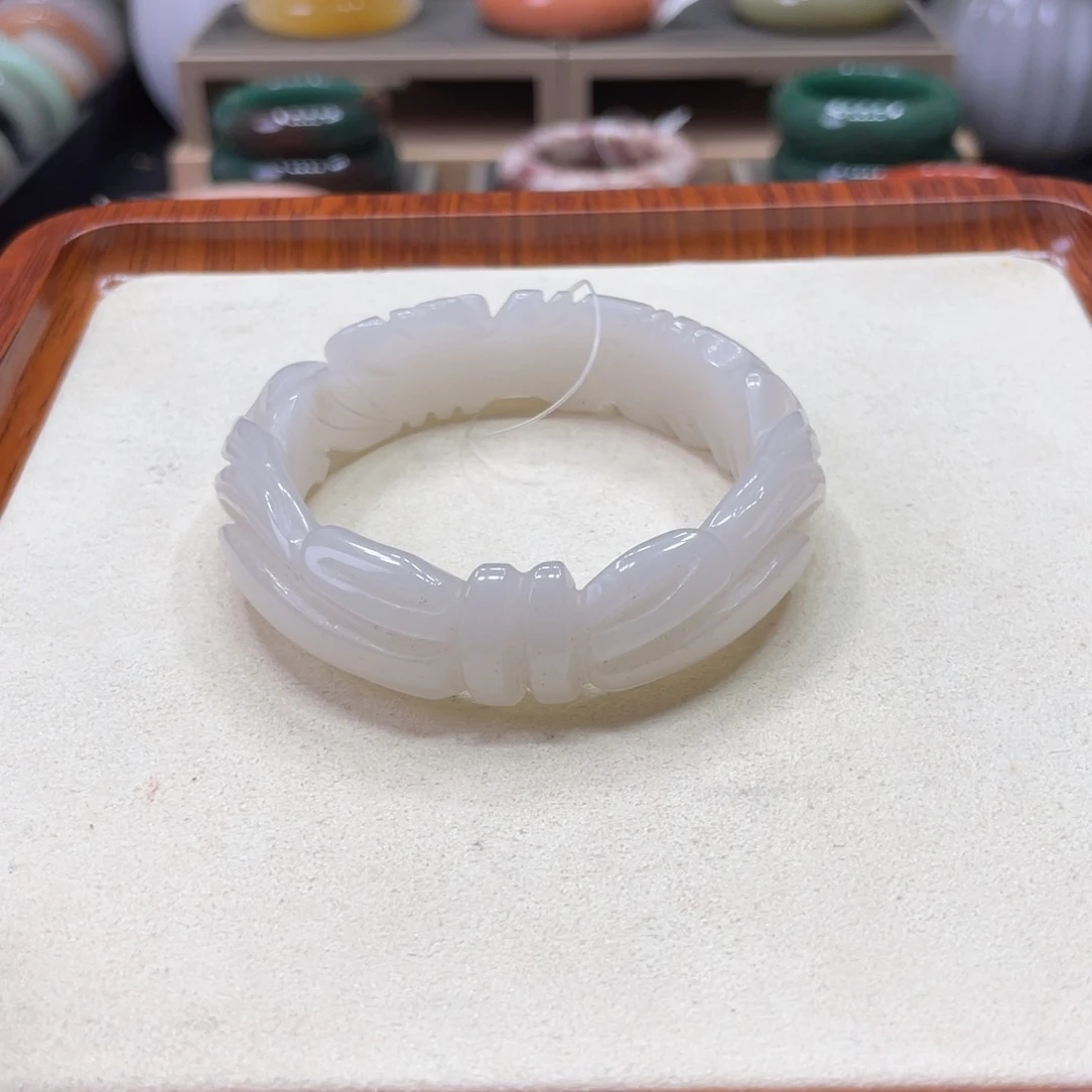 未镶嵌手镯石英岩玉