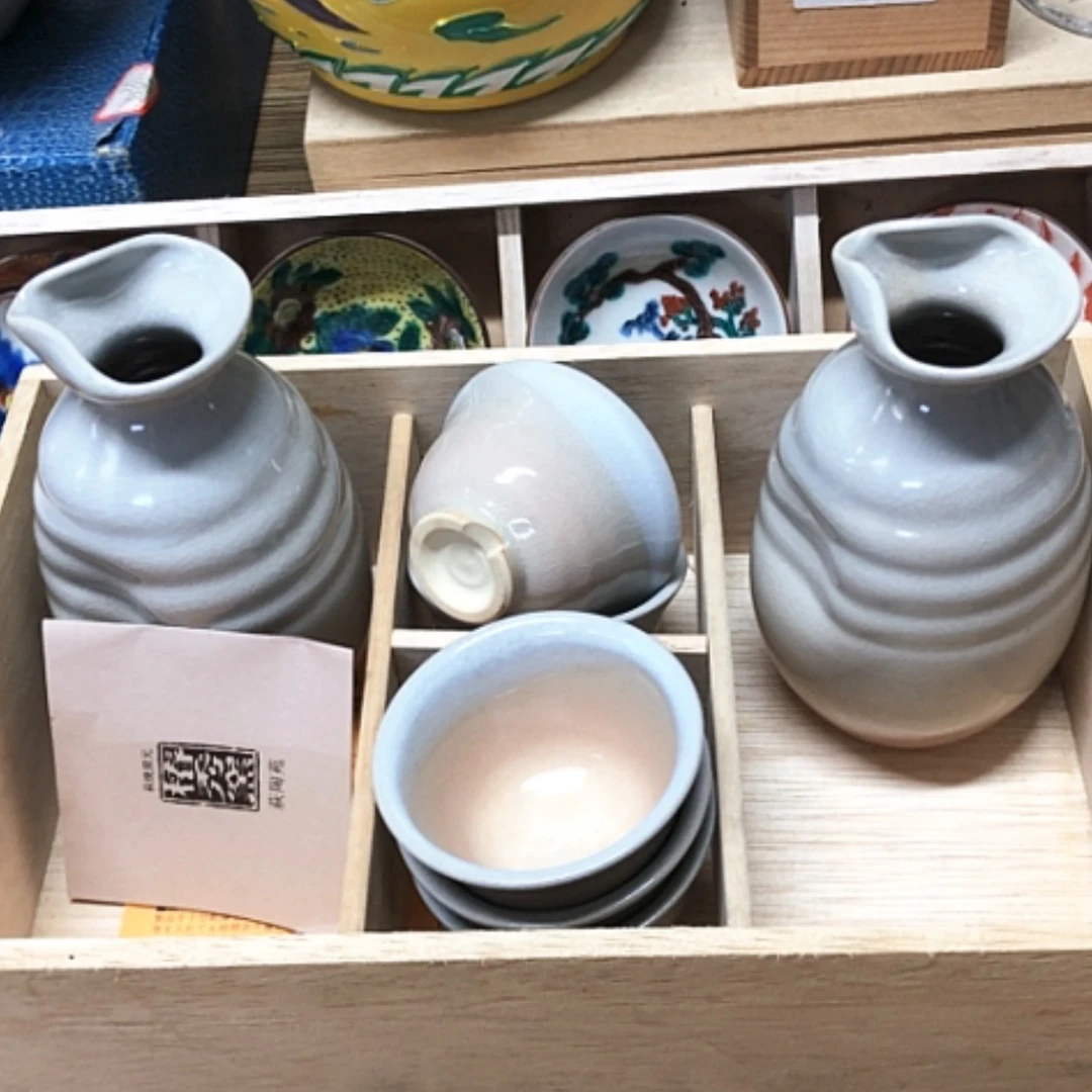 【闪购商品】碗有一只壶嘴有沁色