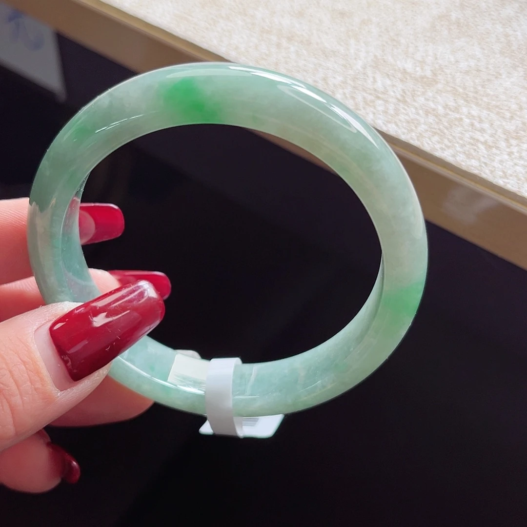 翡翠手镯未镶嵌手镯