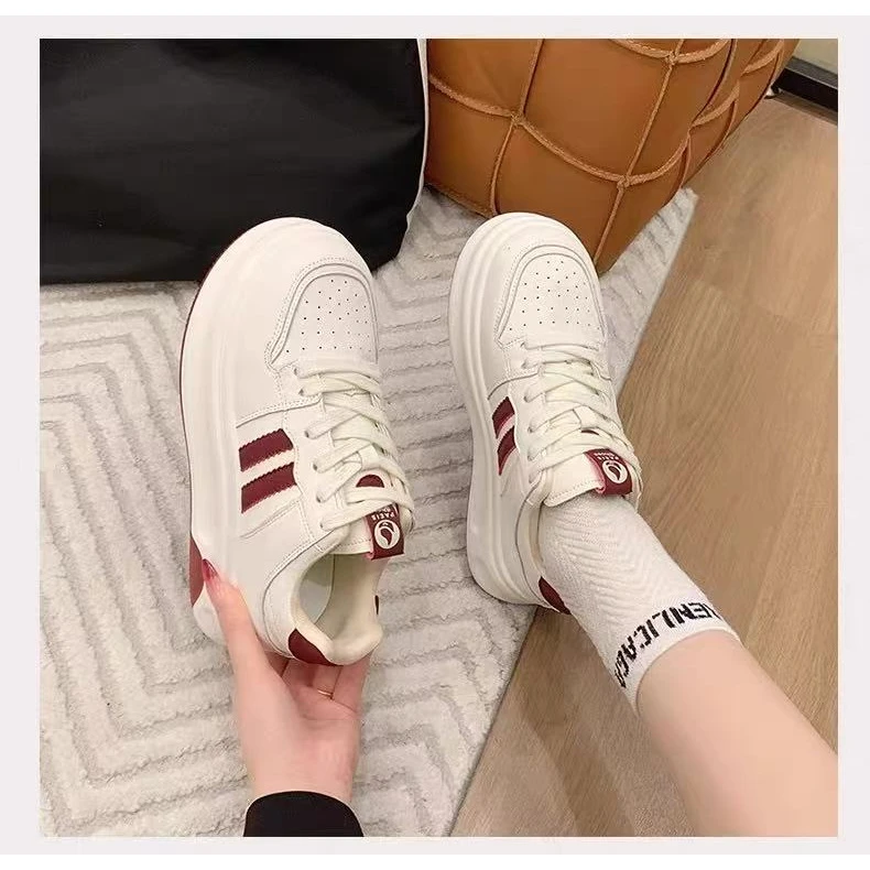 8812红色时尚休闲小白鞋女2025春季新款百搭复古厚底运动小众板鞋