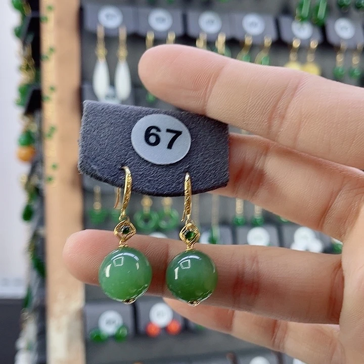 18K金镶嵌和田玉耳饰