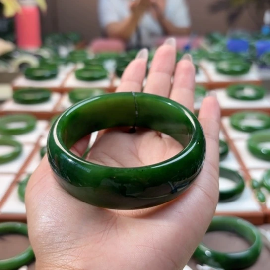 和田玉（碧玉）手镯未镶嵌霍****校